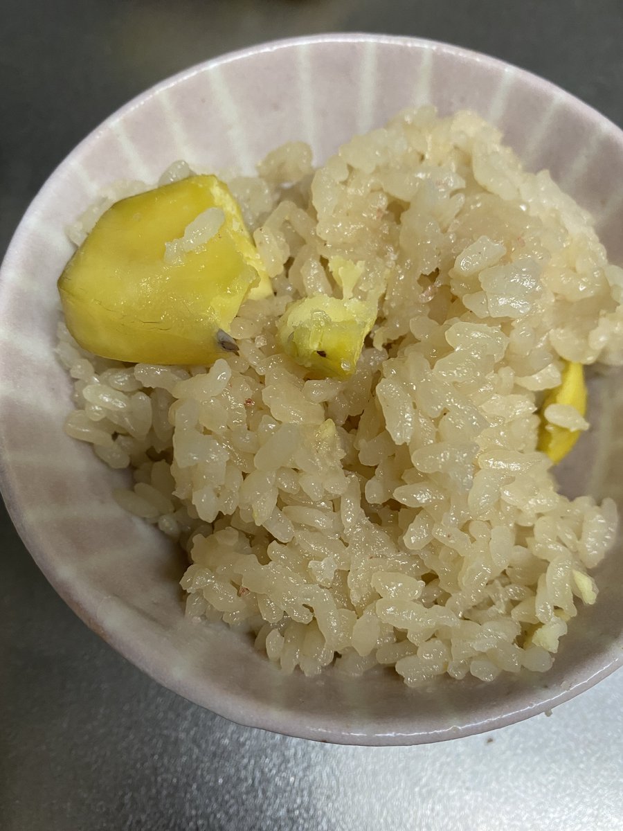 no_rin_'s tweet photo. 栗ごはん！と栗と鶏肉ときのこ！秋！！！ https://t.co/vptkNjfzUW