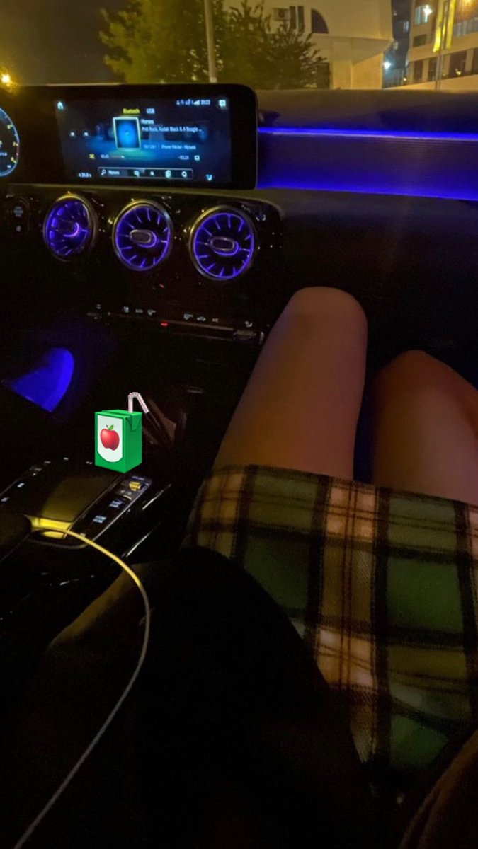 coronaryVicky's tweet photo. I need 800€ who’s gonna give it to me ? #sugardaddyneededasap #feetfinder #findom https://t.co/WI0h3gwtNN