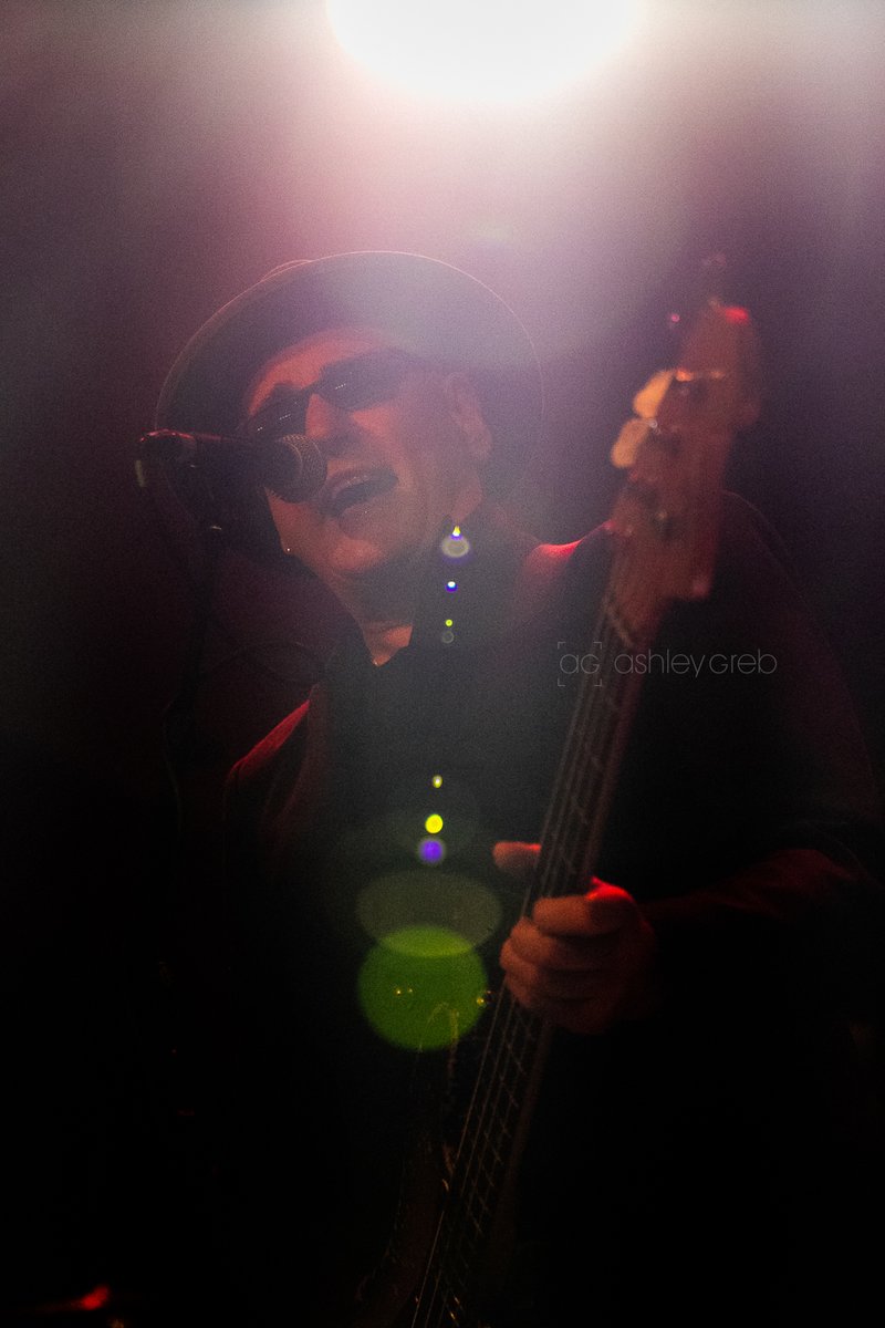 ashleygrebphoto's tweet photo. In the spotlight, @SegsRuts
@therutsdc - Club Volta Köln, 25.10.22
#segs #bass #guitar #theruts #ruts #rutsdc #inarut #punk #punkrock #livemusic #photography https://t.co/TvohGjhTam