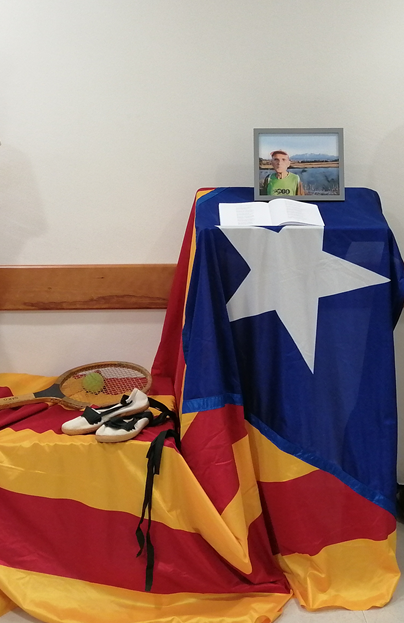 MonAlsinaA's tweet photo. El llegat d'un pare és sempre immesurable. 

En el nostre cas, el seu amor i lluita per la família i els Països Catalans, des de #Bellpuig, ens esperona a fer efectiva la #Independència, com deia un dels meus germans @jordialsinaa. 
▶️Fil: poema del seu llibre "Paraules viscudes" https://t.co/CV2BYaQLHL