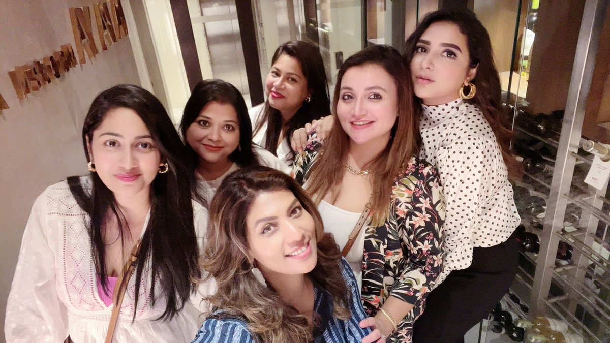 chandrani999's tweet photo. A girl with a golden heart , an adorable person who’s forever ready to stand by her family &amp; friends without any fear or hesitation ! Happy birthday ⁦⁦@subhashreesotwe⁩ ! Love &amp; hugs 🥰😘❤️ https://t.co/UFU5fQGvvS