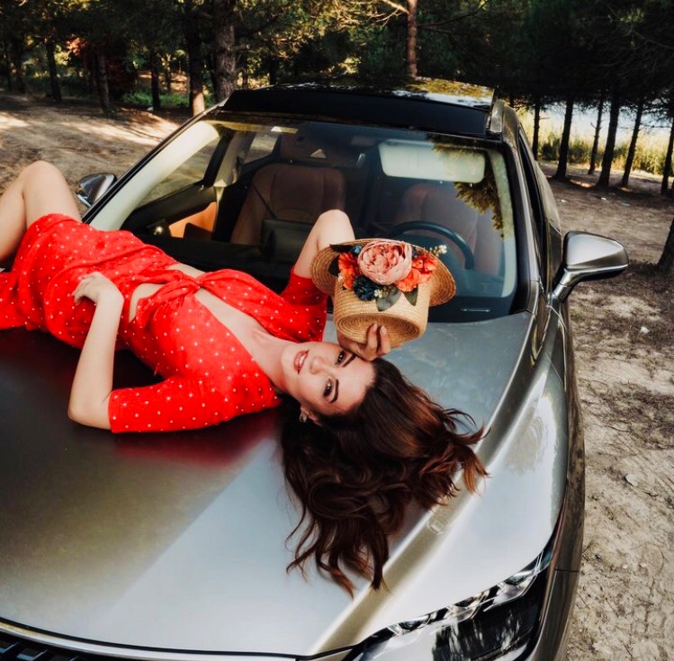 Senozberk's tweet photo. 🥀 #BurcuÖzberk https://t.co/9lN7ae7pUF