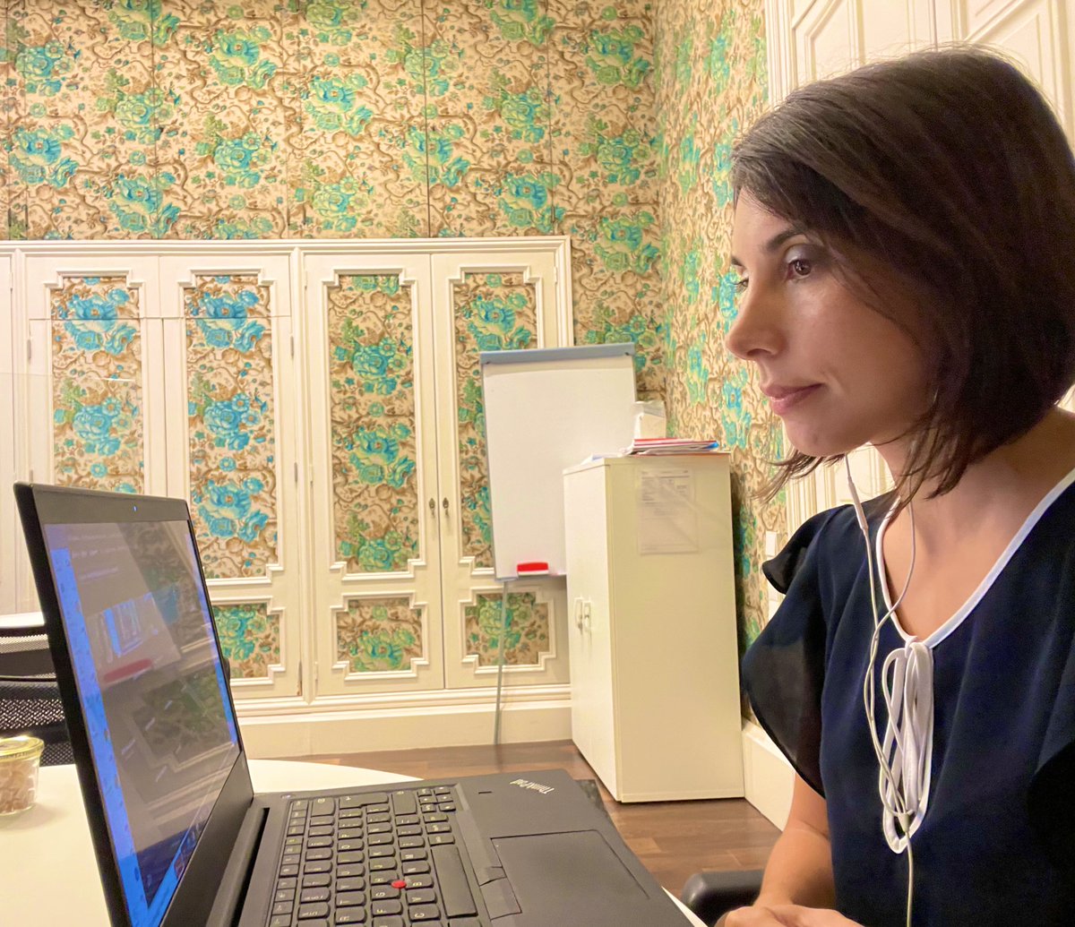 “La mejor manera de enseñar ética es con el ejemplo” 

“Yo no me cortaría en mostrar comportamientos ejemplares” 

💬 Victoria Camps. 

🎥 Corrupción: organismo nocivo de <a href="/PandoraBoxTV/">Pandora Box TV - Producciones Audiovisuales</a> en el curso del #IVAP de <a href="/AntifrauCV/">Agencia Valenciana Antifraude</a> #AntifrauCV  <a href="/docuCorrupcion/">Corrupción el Organismo nocivo</a> #whistleblowers