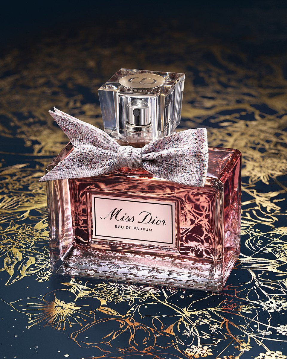 Wake up for love with #MissDior’s Millefiori bouquet, a sparkling constellation of flowers dressed with a couture bow. #DiorBeauty #DiorHoliday #DreamInDior Discover more on.dior.com/holidaymissdio…