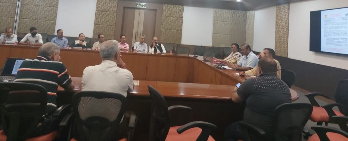 tweetndmc's tweet photo. Sensitization of Representatives of Hotels, Restaurants & MTAs on GRAP guidelines by Enforcement Department of #NDMC towards sustaining & improving the Air Quality in its area.
#CleanNDMC https://t.co/Mht0OdzJQW
