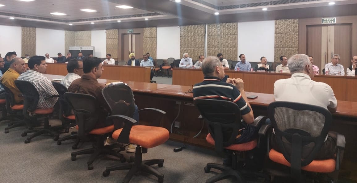 tweetndmc's tweet photo. Sensitization of Representatives of Hotels, Restaurants & MTAs on GRAP guidelines by Enforcement Department of #NDMC towards sustaining & improving the Air Quality in its area.
#CleanNDMC https://t.co/Mht0OdzJQW