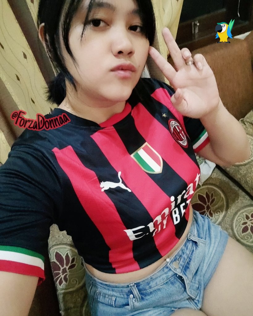 ForzaDonnaa's tweet photo. Welcome @acmilan to knock-out #UCL ❤️🖤
#knockout #ForzaMilan #ACMilan #SempreMilan #ACMSAL #MilanSalzburg https://t.co/rS2aOiXyoK