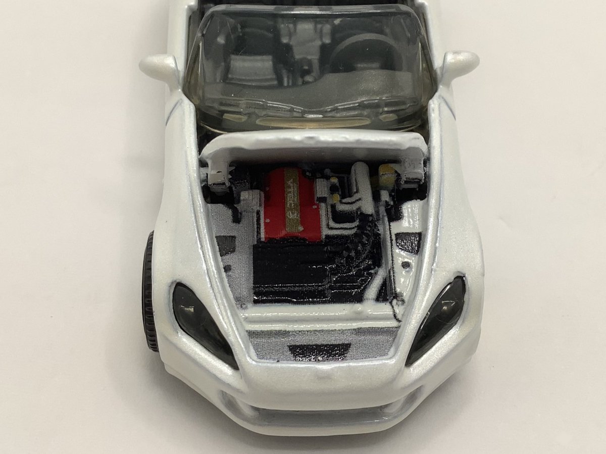 GarageMinicar's tweet photo. #マッチボックス の #ホンダS2000 を紹介します！

さっそく開けてみると… 
控えめなパッケージとは違い、白のボディーにゴールドのホイールでスポーティーな見た目！
ヘッドライトはクリアパーツでインテリアなどの造り込みが細かい😆VTECと書かれたエンジンルームやエンブレムも注目です。 https://t.co/JSrw2AvwOd