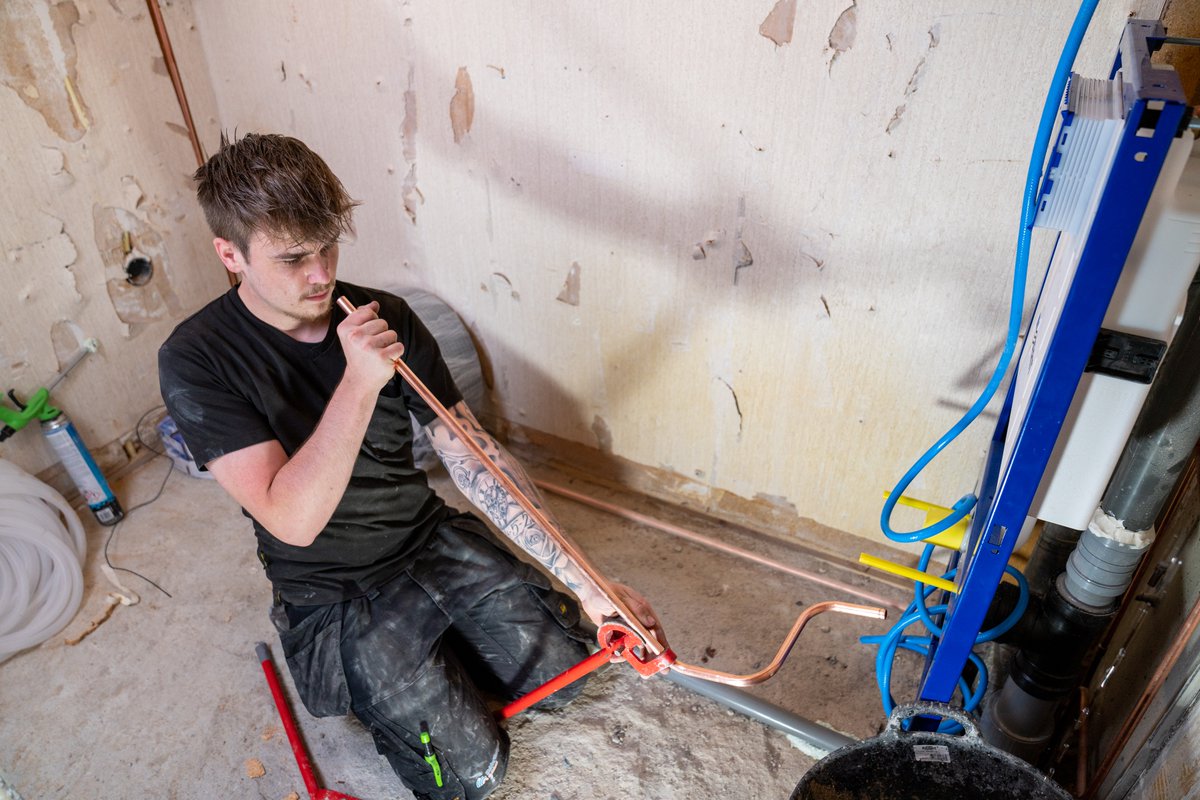 Bart is installatiemonteur bij Helder Vastgoed Onderhoud. “Als je graag met je handen werkt en het niet erg vindt om die vies te maken, raad ik dit werk echt aan!” 
👉 Meer weten over dit beroep? Lees Barts hele interview!
#beroepenmagazine
ow.ly/Q1Hb50LoZX5