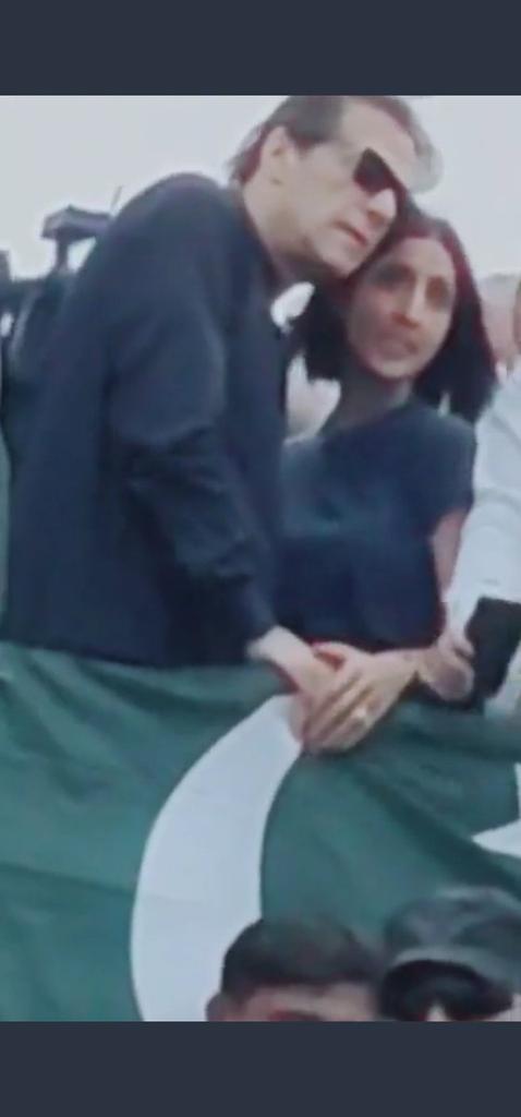 What is this..,..,?
😲😲😳
#قاتل_کنٹینر