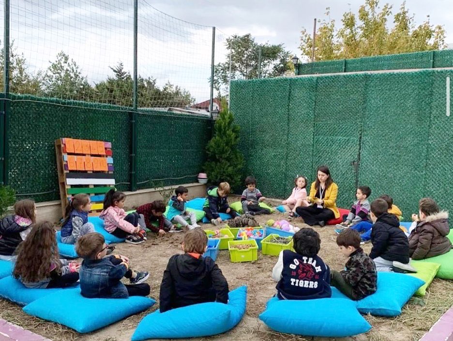 Uğurlu öğrencilerimiz #Dünyaİçinİyilik teması ile gerçekleşen Okul Dışarıda Günü'nü, açık havadan aldıkları ilham ve birbirinden renkli etkinlikler ile kutluyor! 🍀

#UğurluOlmak
#OutdoorClassroomDay 
<a href="/OutdoorClassDay/">Outdoor Classroom Day</a>