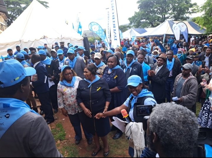 ZagpDairy's tweet photo. "Government appreciates this initiative by #TranZDVC. These efforts will go a long way in improving the livelihoods of dairy farmers," Minister of State for Provincial Affairs and Devolution, Honourable.Nokuthula Matsikenyere.
#MayfieldHambaHandOver #Chipinge
@euinzim @WeEffectSA https://t.co/AEqeB3X4Fk
