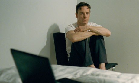 FrameCinema's tweet image. FrameCinema: revisamos el controvertido segundo trabajo del popular director británico Steve McQueen, “Shame”, un retrato del “sujeto dividido” basado en la hipervisibilidad y la falta de verbalización de los sentimientos, en EL CUERPO COMO FETICHE: framecinema.blogspot.com/2017/04/el-cue…