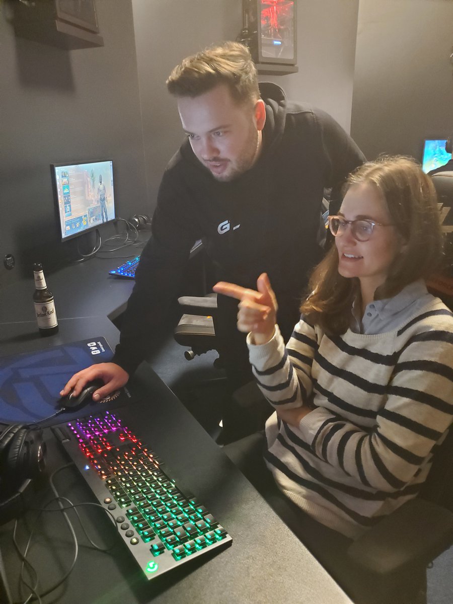 marketingberlin's tweet photo. Review zum MCB Clubabend bei  GamerLegion

Dienstag trafen sich alte und neue Clubmitglieder bei einem Bierchen, schauten hinter die Kulissen des Gaming House der GamerLegion am Ku'damm

#MCBer #Clubabend #GamerLegion #eSports #Gaming #HerthaBSC @gamerlegion @HerthaBSC https://t.co/b8Sv4sRJd1
