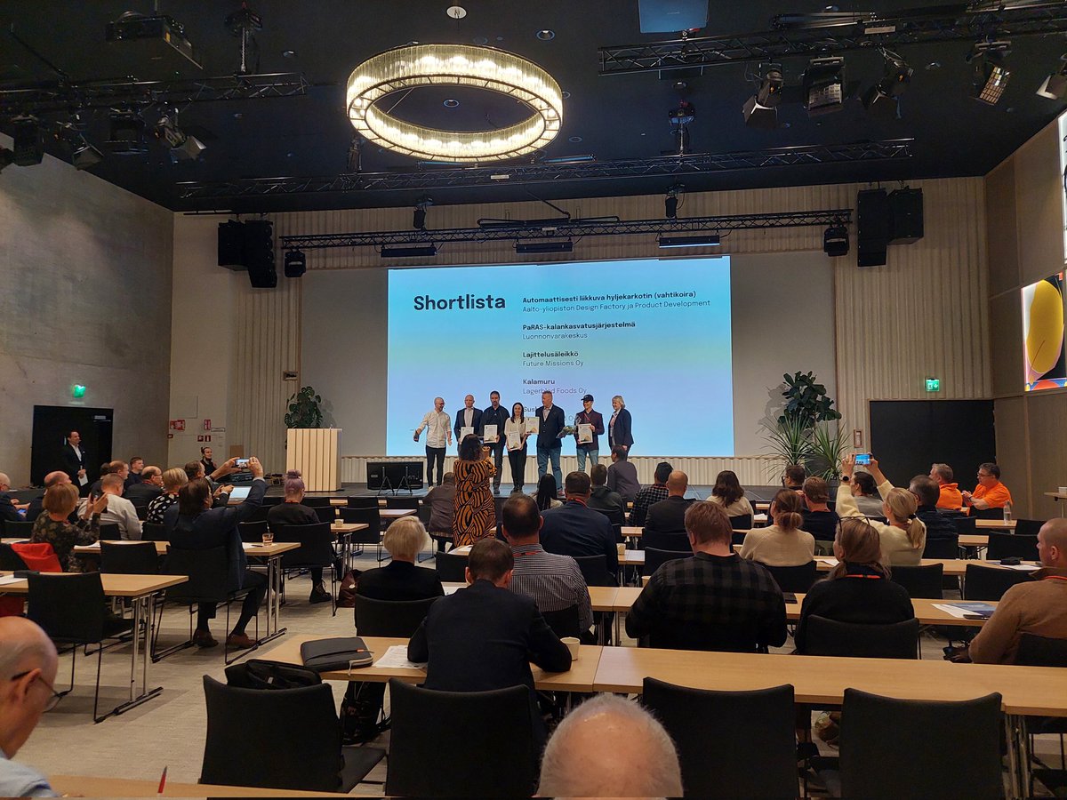 JanneRuokolain's tweet photo. @Sisasuomenkala Kalatalouden innovaatiopäivät käynnissä.  Seafood innovation-kilpailun viisi parasta lavalla #kalainno https://t.co/5XMgfFZv1p