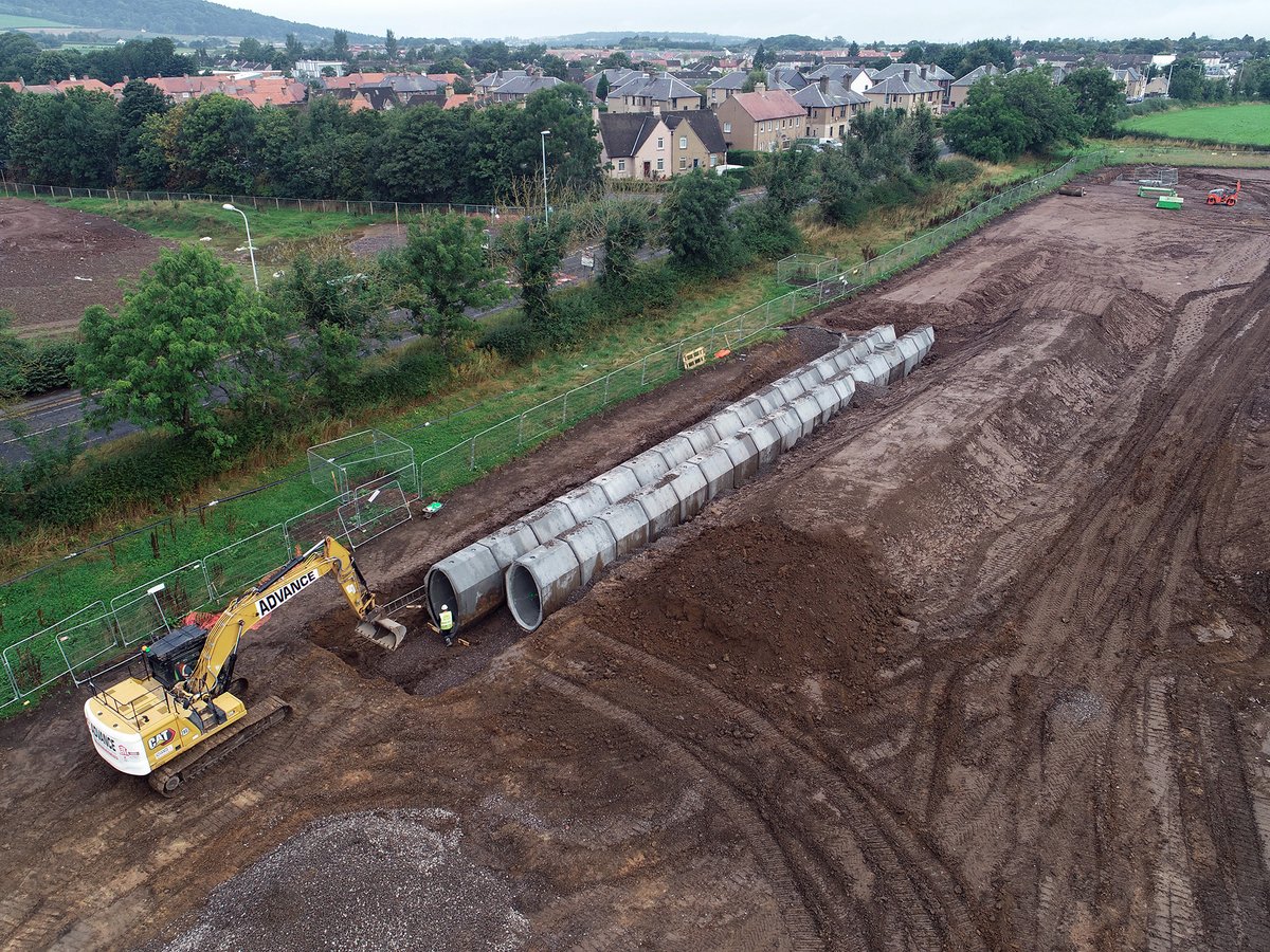 PrecastDrainage's tweet photo. Stanton Precast provided up to 330 metres of 2650x 1500mm elliptical pipes, with a number of side entry manhole units, for the Pentland View housing development in Bilston, Edinburgh. 

Find out more here 👇
https://t.co/CS9H7132Sc https://t.co/qQl4BCkcT5