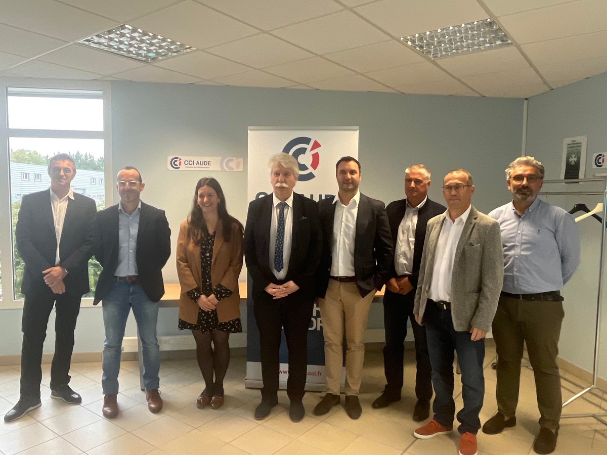 CCI_Aude's tweet photo. 📌 Sur le terrain - Castelnaudary

🔵 G. Semat, L. Pacouill et B. Desplats, chefs d’entreprises et membres élus à la CCI Aude, aux côtés de J. Randé, collaborateur CCI, ont accueilli, pour une visite de la pépinière d’entreprises Créaude et de l’antenne CCI de Castelnaudary : https://t.co/aggylAWivE