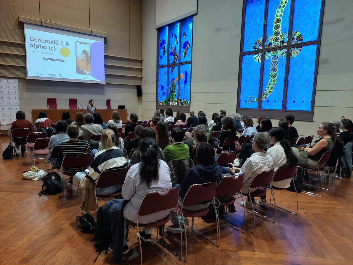anton_not's tweet photo. Tallers de la 13a JOP @orientalleida @IceUdl @UdL_info #orientalleida22 https://t.co/n513O0nvuP