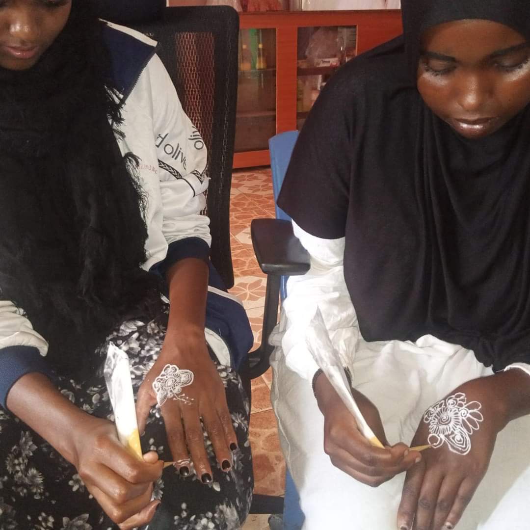 nowei_kenya's tweet photo. Meet some of the women we trained for henna art. Henna has become such a large part of our culture and is now a business opportunity for those who decide to make a business out of it.
#womeninbusiness
#womenempowerment
#AMPLIFYHer
#NOWEI
#Isiolo #Marsabit https://t.co/zUprlAZpCk