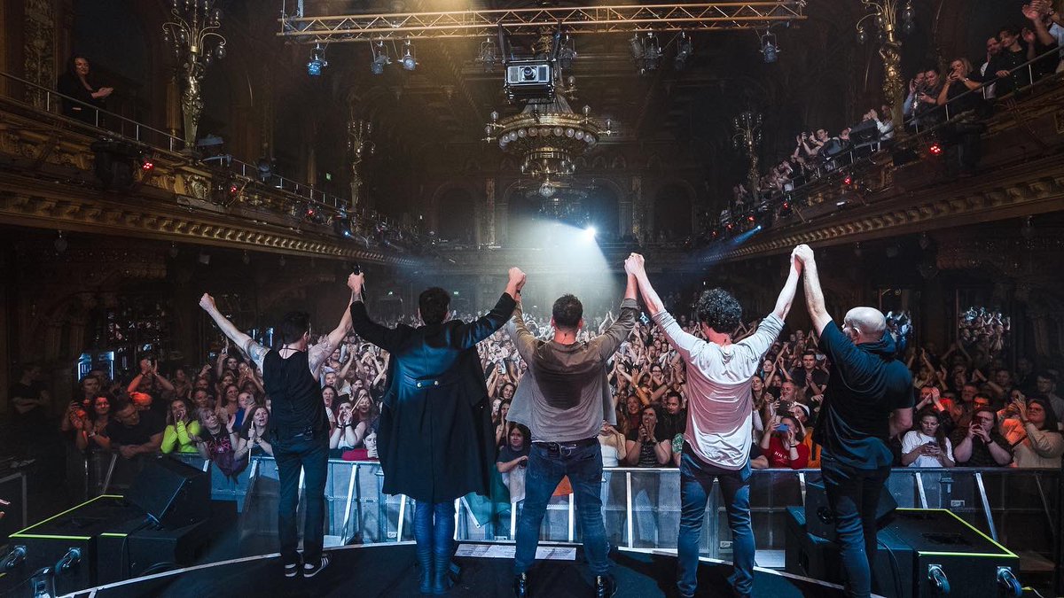 thescript's tweet photo. First night of our European tour in Stockholm was ELECTRIC! ⚡️What a way to kick it all off!

📸 - @matthewconnell https://t.co/toTYGdFQbK