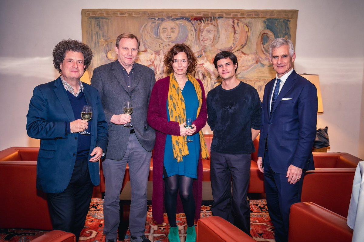 LinhartBMEIA's tweet photo. #JahrderLiteratur
Mit #EvaMenasse ein spannender @gastland_lbm23 Literaturabend an unserer Botschaft @AustriainDE zum Thema „von der Gegenwart des Vergangenen“; danke #HannoLoewy, #GünterKaindlstorfer und #LukasLauermann für die Teilnahme! https://t.co/K27cDDbjPW