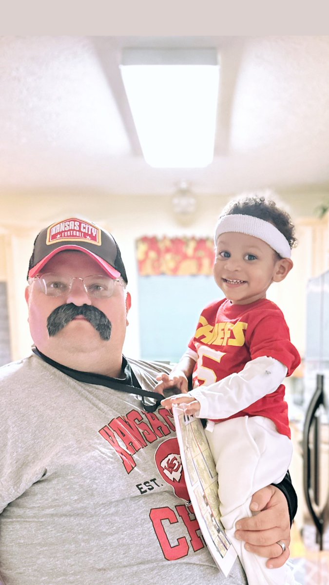 susieterp's tweet photo. Coach and his 🌟QB!! Go Chiefs!! How’d we do? @NFL @Chiefs @@barstoolsports @PatrickMahomes @espn @SportsCenter @prorndoff https://t.co/60PEDcHFqF