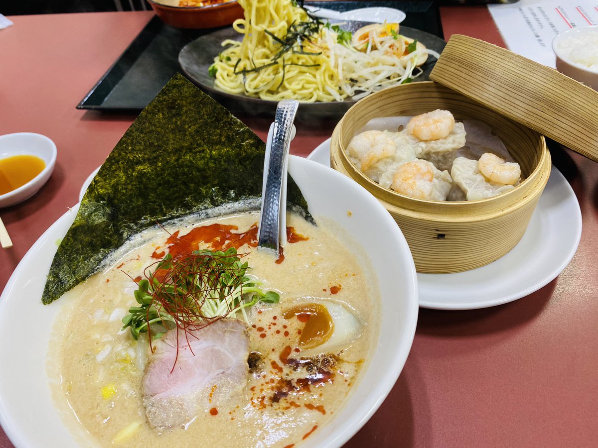 preppylovin's tweet photo. 海老のせ焼売も、美味しい😋
#ぐんぽう　#白胡麻　#たんたん
#餃子 https://t.co/jlEp1swNNc