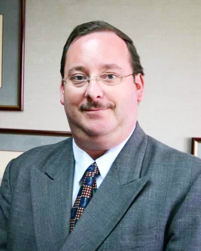 Deportes Concepción lamenta comunicar el sensible fallecimiento de Juan Pablo Emilio Stemberga Cruz, Gerente General del Hospital Clínico del Sur.