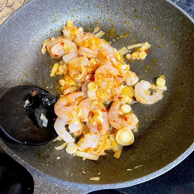 海老と小松菜のチリソース炒めです 