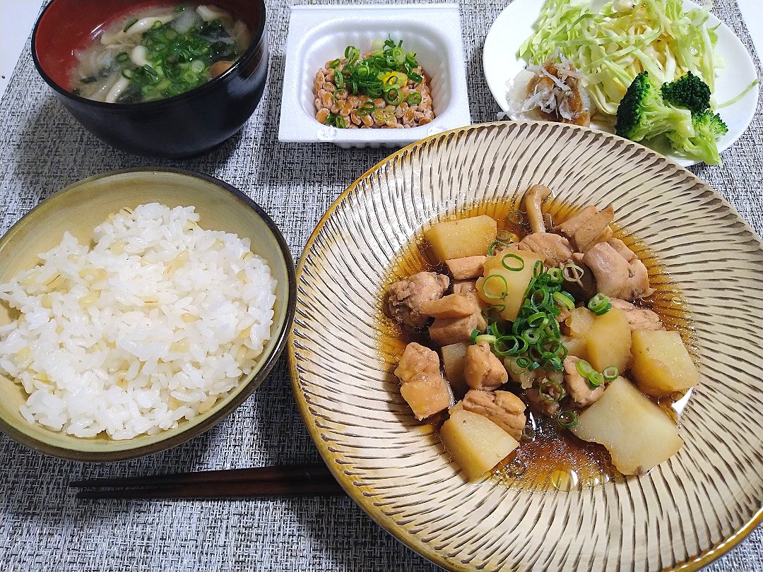 最近のご飯は健康志向にシフトしている。味噌汁や煮物は心が落ち着くのだ。
#おうちごはん