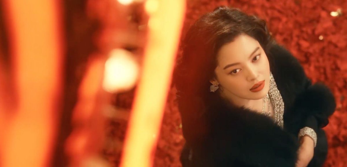 TheFilmStage's tweet photo. Wong Kar-wai is back with his first project in a decade. Watch the new trailer for #BlossomsShanghai: https://t.co/kMDwwb4gGc https://t.co/HWVuNhtl0v