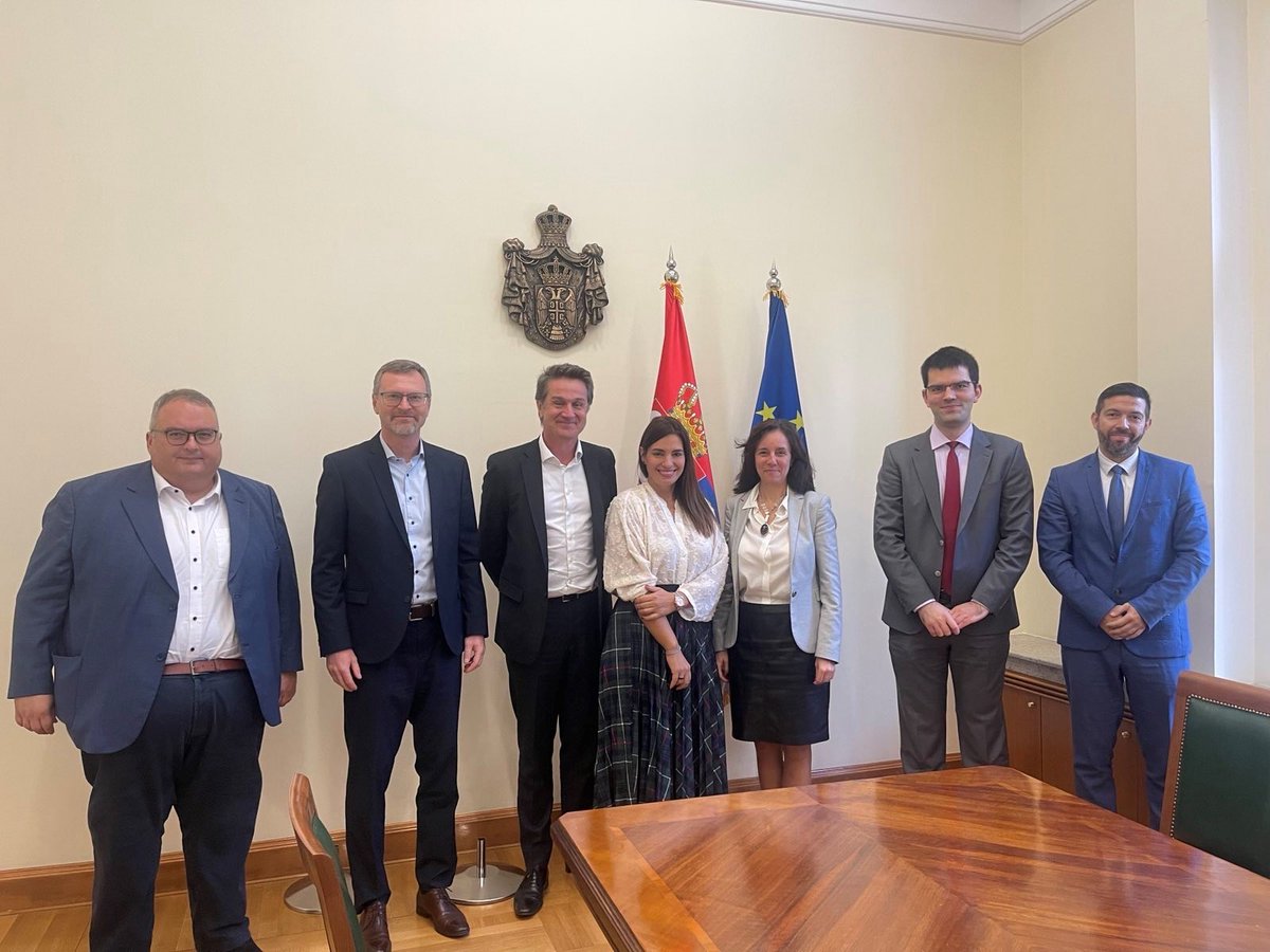 Ph_Delorme's tweet photo. It was great to meet the team of @SerbianPM Ana Brnabiฤ last week. The Serbian government is pioneering new ways to tackle the energy crisis and we discussed how the development of digital grids and software could improve energy efficiency across the country. #digitalgrids https://t.co/de0fDxvBjn