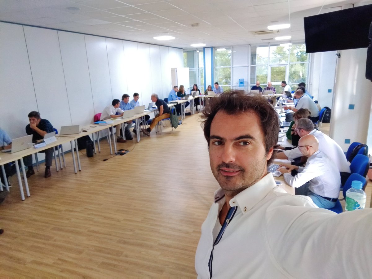 Con el equipo comercial de <a href="/coveyalquiler/">Covey</a>  trabajando duro sobre su estrategia comercial #B2B hoy en <a href="/ESICSevilla/">ESIC Sevilla</a>! 💪
