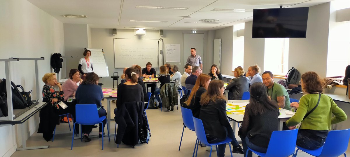 "Comment s'épanouir dans nos métiers”. Ça bosse dur dans les ateliers des journées nationales <a href="/ANSTIAofficiel/">ANSTIAofficiel</a> 😍 à <a href="/ScPoBx/">Sciences Po Bordeaux</a> 
Les 2, 3 et 4 novembre 2022, une centaine d'audiovisuelistes et d'ingénieurs pédagogiques échangent sur le sujet 🤓