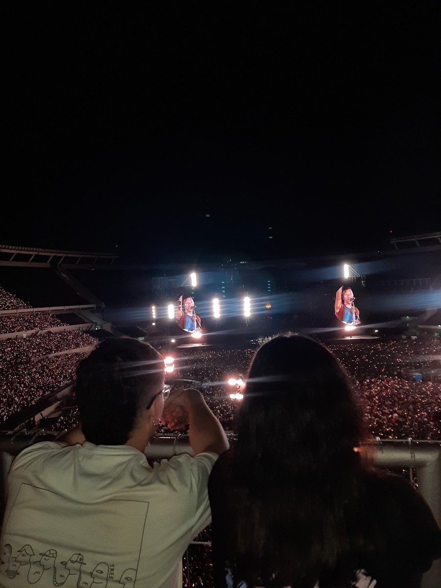 ravsnv's tweet photo. Hice una pareja de amigos en el show de Coldplay pero me olvidé de pedirles el Instagram,voy a poner acá una hashtag de coldplay en Argentina, si alguien los conoce intenten hacer con que las fotos lleguen!!! 🥺❤
#ColdplayBuenosAires #Coldplayarg
#Coldplay
#coldplayargproject https://t.co/mCKI79OaxU