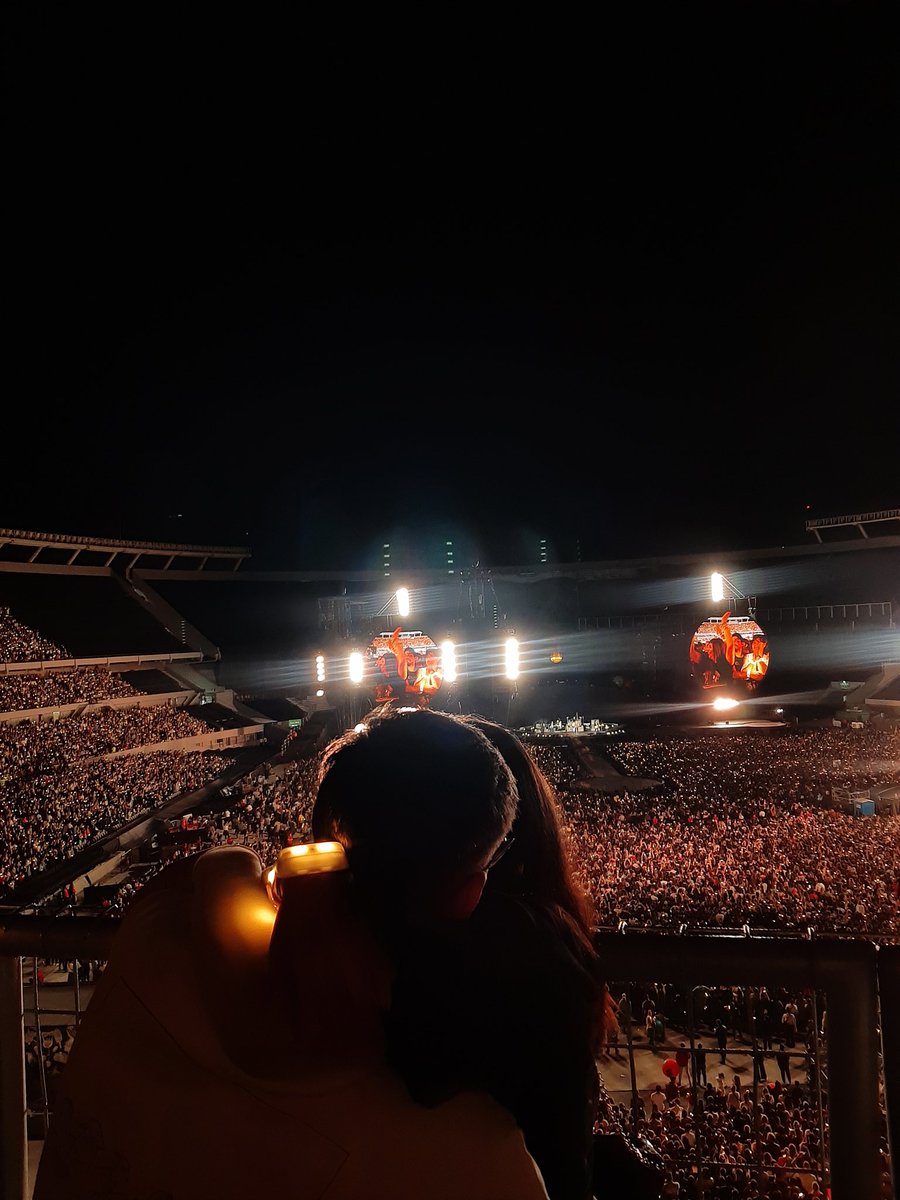 ravsnv's tweet photo. Hice una pareja de amigos en el show de Coldplay pero me olvidé de pedirles el Instagram,voy a poner acá una hashtag de coldplay en Argentina, si alguien los conoce intenten hacer con que las fotos lleguen!!! 🥺❤
#ColdplayBuenosAires #Coldplayarg
#Coldplay
#coldplayargproject https://t.co/mCKI79OaxU