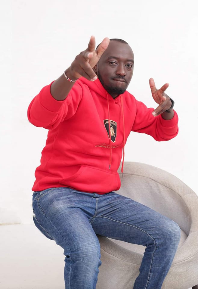 MuorotoFM's tweet photo. Never respond to an angry person with a fiery comeback, even if he deserves it...Don't allow his anger to become your anger.
Time to discuss issues that affect us socially on #HinguraNgoro with HenryKissinger.
#muorotofm #muoroto
Keep in touch SMS 23248 π0719303030 https://t.co/DVm7fuUNrW