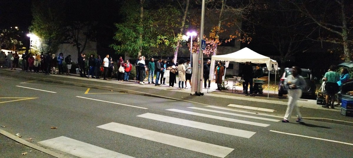 Antoine_llvre's tweet photo. 700

C'est notre nombre de bénéficiaires enregistré.e.s depuis le 15 août.

On le voit sur le terrain : la précarité est grandissante même à #Poitiers...

PS : On attend toujours un espace pour faire des distributions digne de ce nom pour cette hiver... https://t.co/kZxhes7zi6