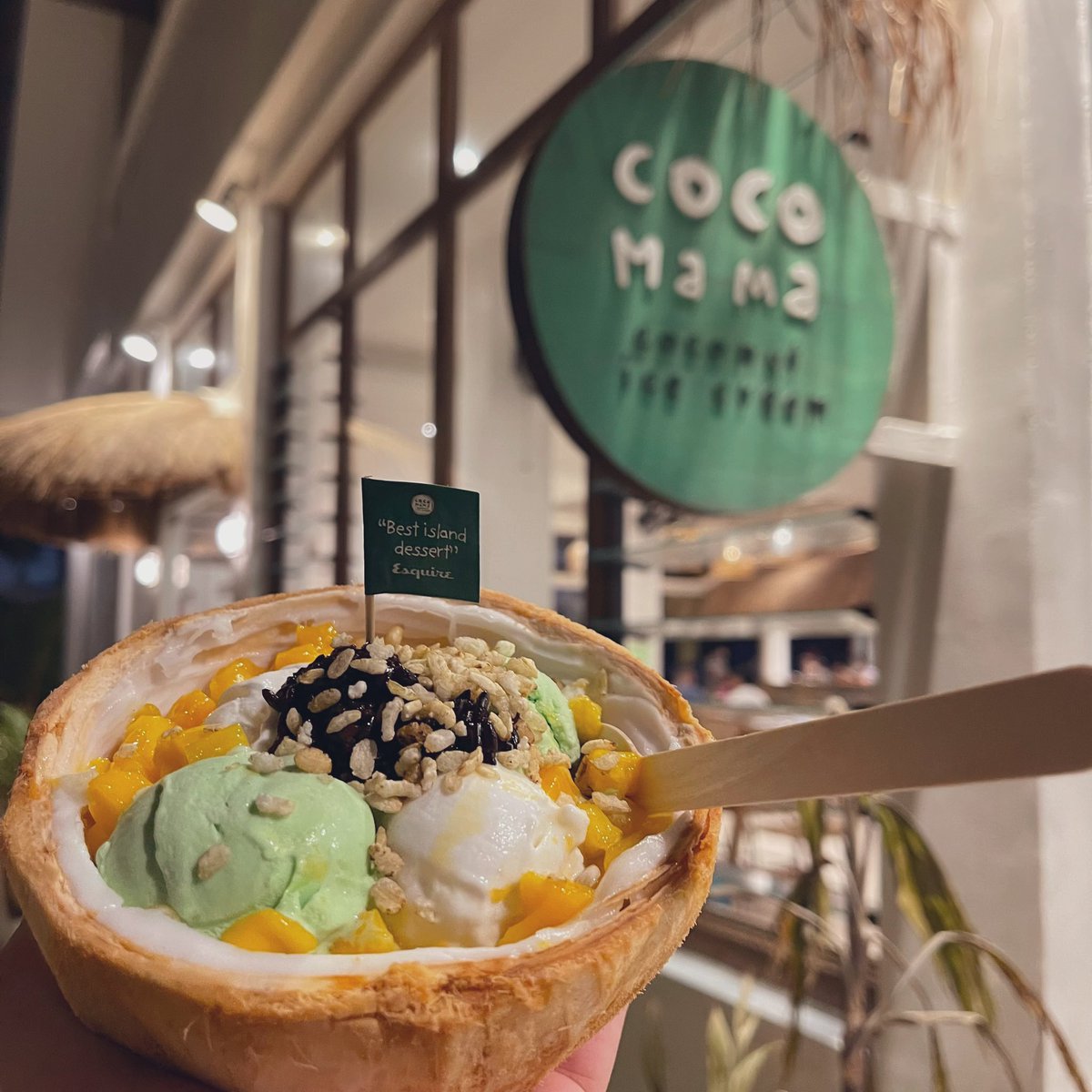 eidhrnndz's tweet photo. must try in boracay. #CocoMama https://t.co/VBRKyqGXpc