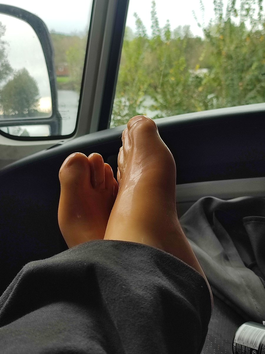 exlatfr's tweet photo. Petite pause
#latex #latexfeet #latexfoot #latexsocks #latextoesocks #clearlatex #rubberfeet #rubberfoot #rubbersocks #latexfetish #latexclothes #lifeinlatex #casuallatex #latexcasual https://t.co/Q30s40Xfnt