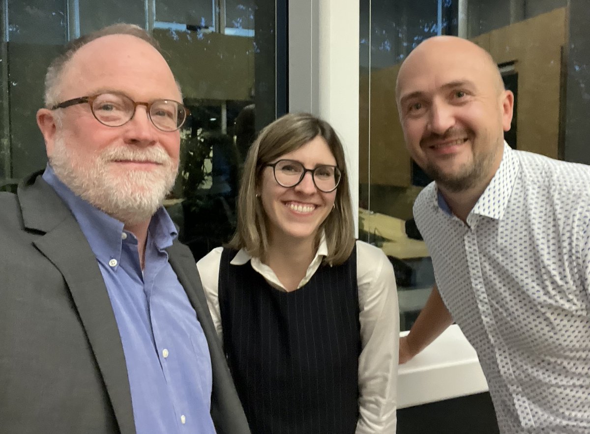 Prof_Kennedy's tweet photo. I am grateful. This seminar on #TransparencyPolitics &amp; #KnowledgeActivism was so rich, &amp; @SMuravjovas &amp; my co-host @ieva_zu so generous, that they would actually indulge me the #ProfKennedySelfie on top of it all. But it also moved me to think beyond the seminar itself. 3/ https://t.co/drrzIGbfLw