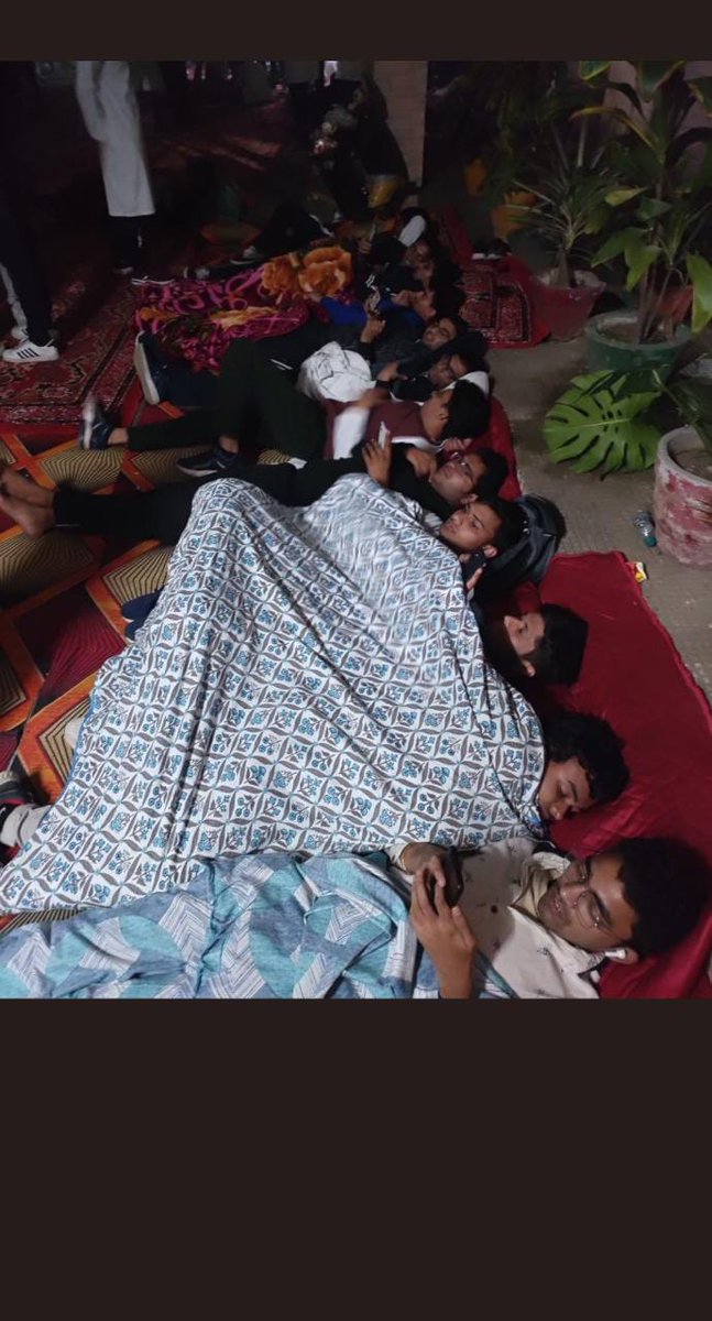 a_m4n__'s tweet photo. 10 lakh bond per year and unemployment? How is this justified
Approx 900 HCMS posts and 7k applicants, how is this justified?
What is the scope for higher education?? 
Kb tk desh ka doctor sadko pe soyega  @cmohry
@anilvijminister #Bond_Free_Bharat
#shameonharyanagovt https://t.co/yt1LDXdfGi