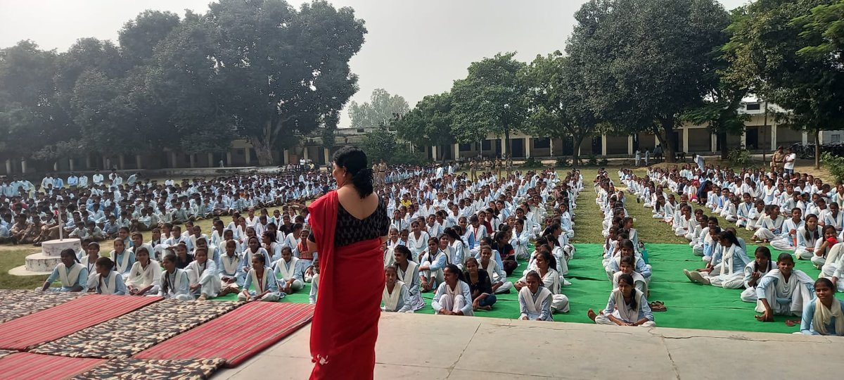 JijiwishaS's tweet photo. One more day filled with awareness and happiness to interact with more than 3000 students in #BahadurDoctorBakshaSinghInterCollegeSitapur for #Generalbehavior #gendersensitization #WomenSafety #SelfDefense & #CyberSecurity
The program was organized by @wpl1090
#jijiwishasociety https://t.co/QhLxp10liu