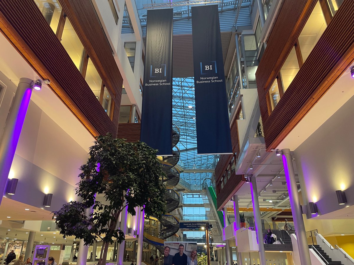 MaijanenPaivi's tweet photo. Creative and productive days with @MonaSolvoll and @ragnhildo  at BI Norwegian Business School. Working on our research on innovations, ambidexterity &amp; change in media companies in times of crisis. #mediamanagement #media https://t.co/Gcb69MjVNs