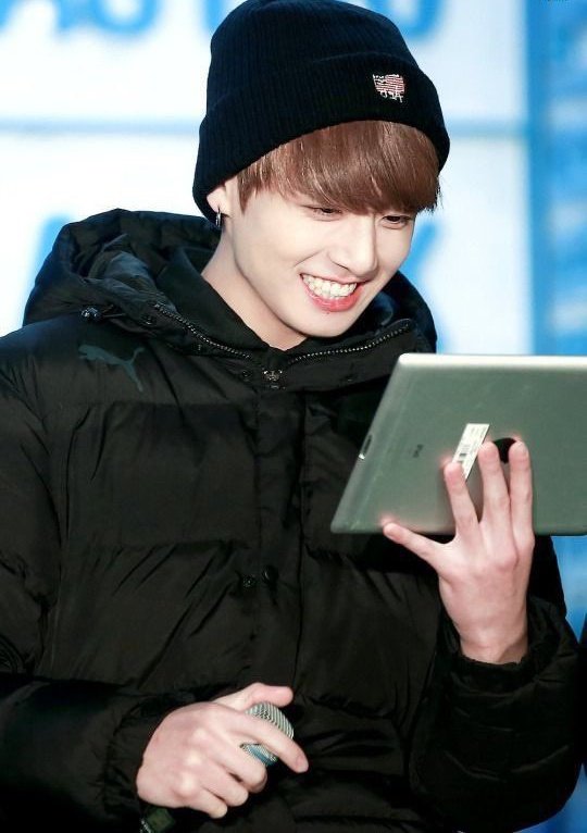 Jungkoo_gukkk97's tweet photo. I like smiling army 
So can I get today your smile ?? 😬 https://t.co/YMcSDzGESV