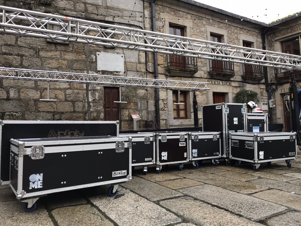 Parou de chover 👏👏👏 A tarde comezamos!!
.
#onme #onmeproductions #onmeproducciones #serviciotecnico