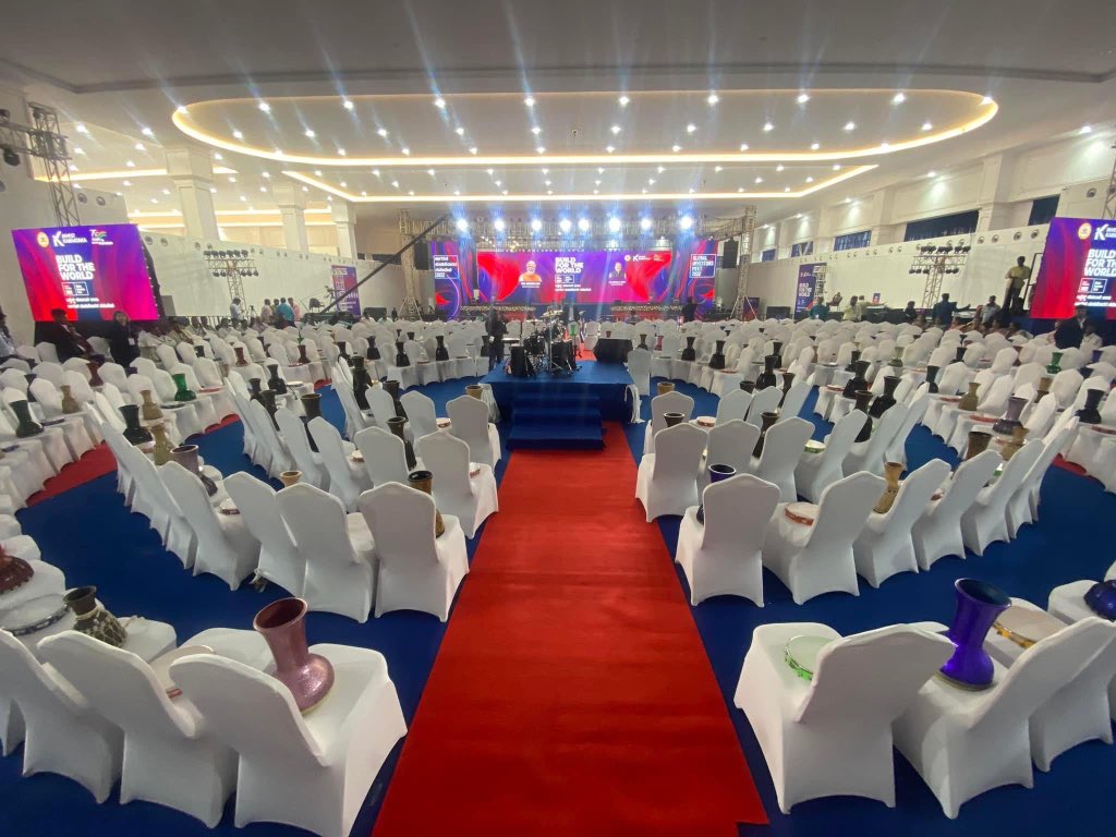 Thevasundhara's tweet photo. 500 people joined us @DrumjamIndia and drummed up a storm (quite literally) @investkarnataka #GlobalInvestorsMeet2022 this afternoon! #thisisdrumjam @robertonarain https://t.co/1V5xMAOZ5v