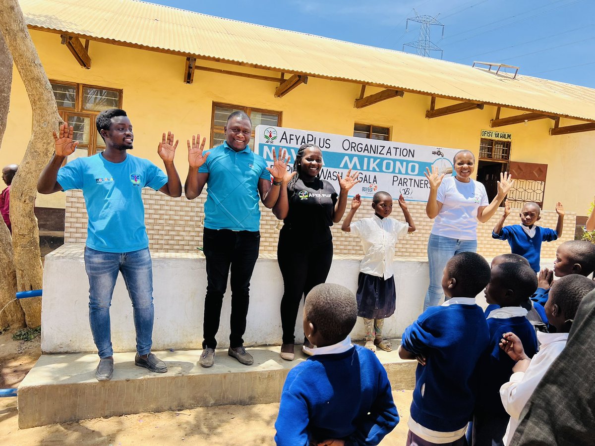 Suzan_yumbe's tweet image. Another water in school project 💦completed at Igumbilo Primary school in Iringa. Special thanks to our partners and Donors, so far we have reached 23550 schools children and other school staffs in 30 schools.
#waterinschoolproject #afyaplus @AfyaplusTz