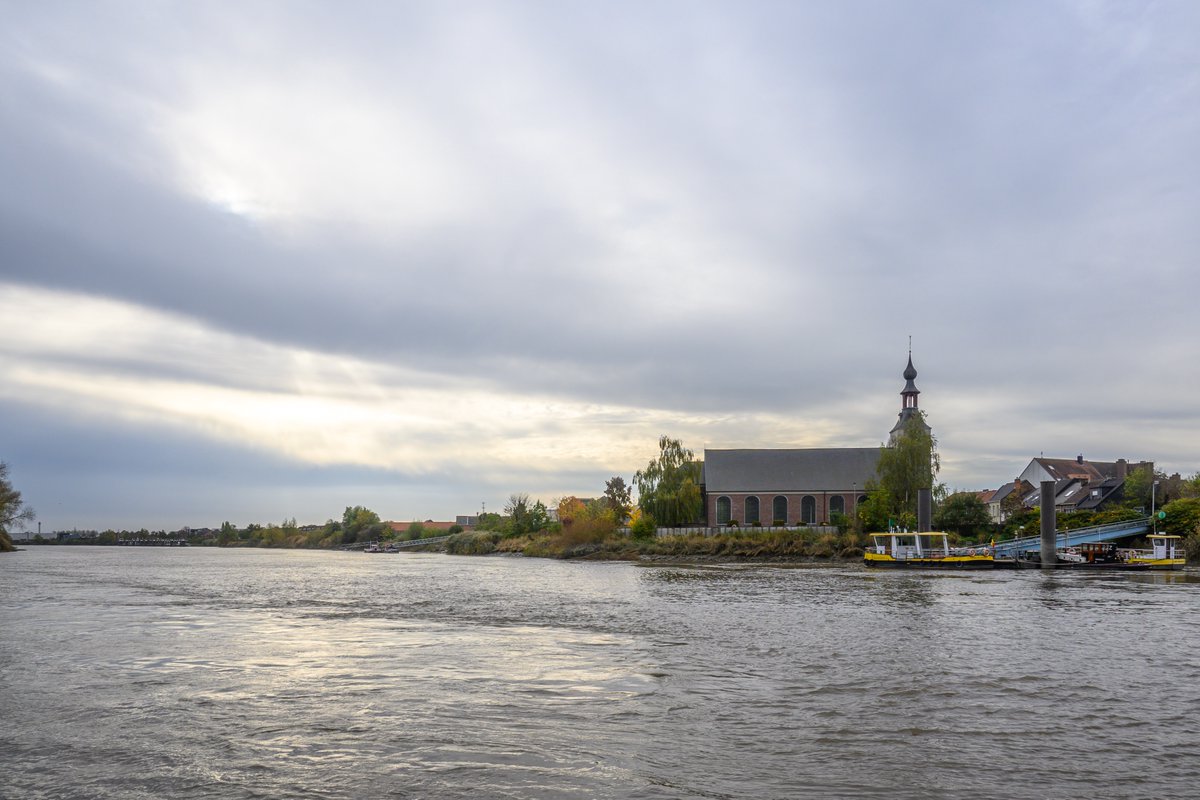 MWezemael's tweet photo. @meteobenl @HetweerinBelgie @MeteovistaBe @Vlaamsewaterweg  #weerfoto #Kastel #vrtweer #NaturePhotography #weathertweet #nikonphotography #clouds #DeSchelde https://t.co/t1KhqqeYhA