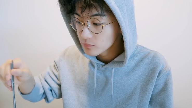eti_fer's tweet photo. @junmyeonjhjs Bissmillah, hallo kak jujur baca GA ini ku nangis huhu, baik bgt mo ngadain GA. Pengennn bgt nonton tp dah ikutan belasan GA gk dapett. 
Semoga kali ini dapettt please 😢🙏 https://t.co/nxHNcGRZUU